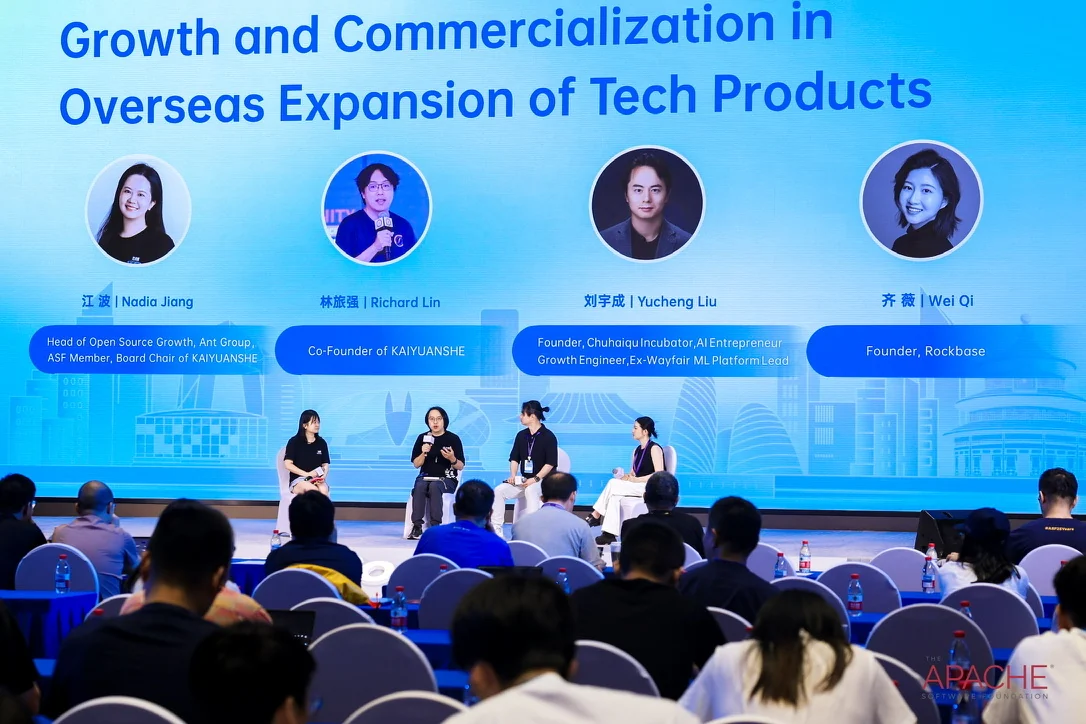A four-person panel on growth and commercialization in overseas expansion at CommunityOverCode Asia 2025; I am second from the left, speaking.